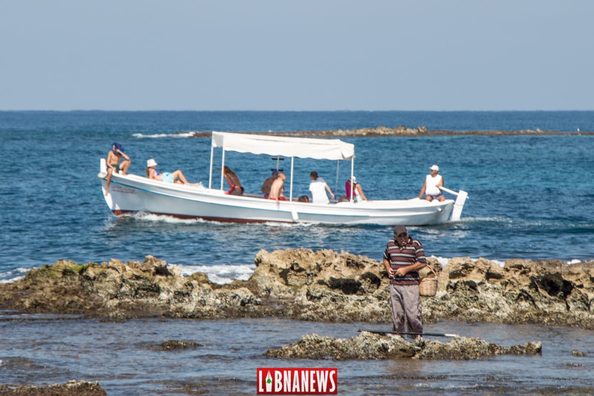 مرفأ صور: نزهة قبالة صور ، جنوب لبنان. مصدر الصورة: فرانسوا الباشا لموقع Libnanews.com. جميع الحقوق محفوظة.