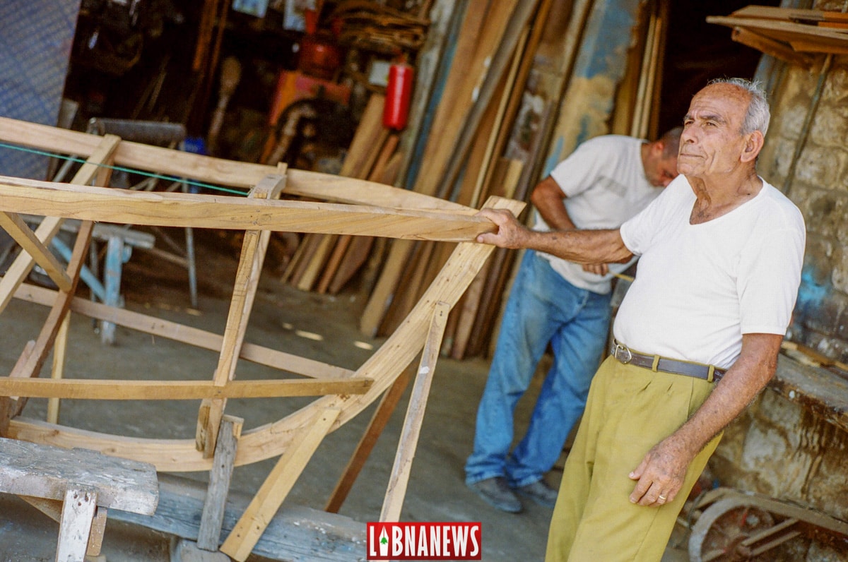 Le port de Tyr au Sud Liban: le dernier constructeur de bateaux de pêches. Crédit Photo: François el Bacha pour Libnanews.com. Tous droits réservés.