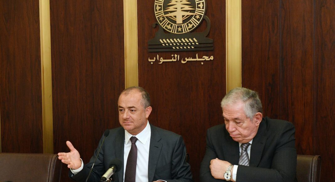 La conférence de presse du Ministre de la Défense Elias Bou Saab. Crédit Photo: Parlement Libanais