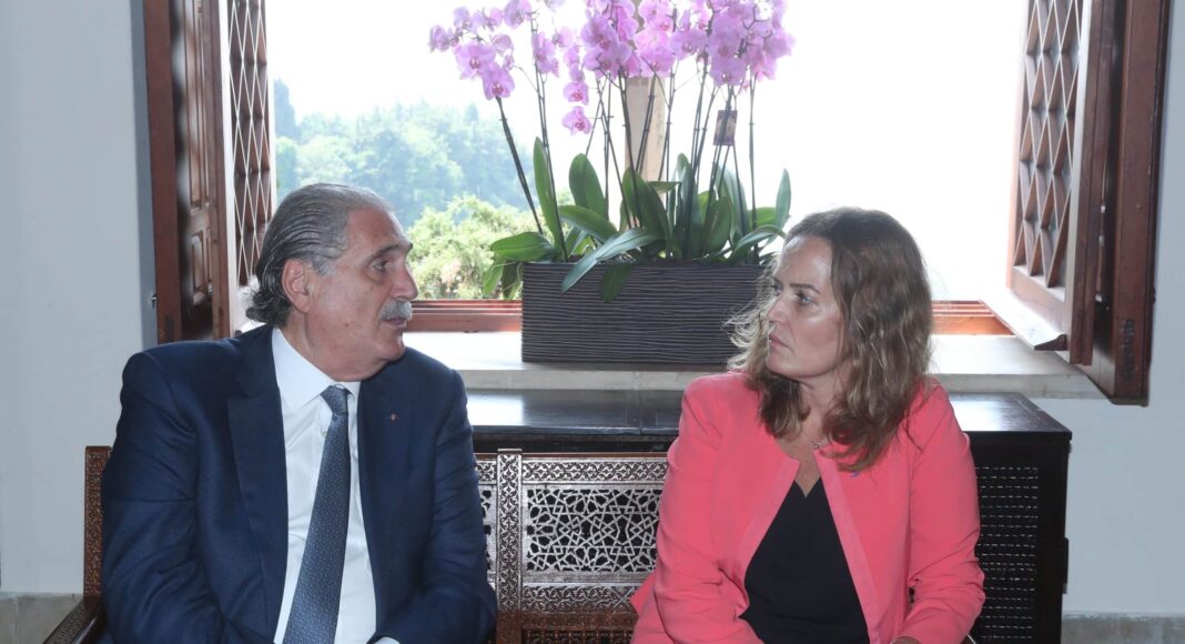 Le Ministre Salim Jreissati avec la chargé d'affaire de la France au Liban, Salina Grenet-Catalano. Crédit Photo: Dalati & Nohra