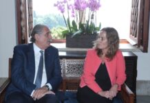 Liban/Israël: La France appelle à la retenue Le Ministre Salim Jreissati avec la chargé d'affaire de la France au Liban, Salina Grenet-Catalano. Crédit Photo: Dalati & Nohra