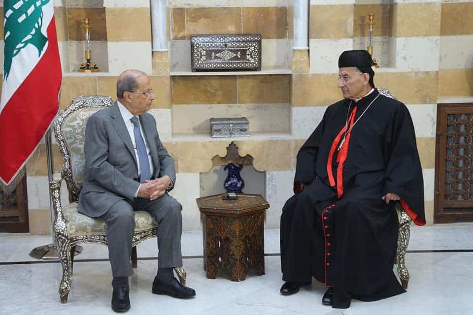 La venue d’Aoun dans le Chouf, « une bonne atmosphère après les tensions dont le Liban a été témoin » (Patriarche) Le Président de la République, le Général Aoun, avec le Patriarche Maronite Béchara Boutros Raï au Palais de Beiteddine.