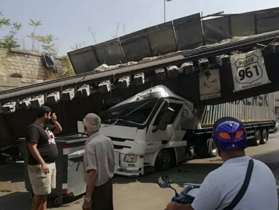 Effondrement d'un pont métallique à Mar Mikhaël - Beyrouth