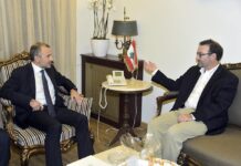 Le responsable américain David Schenker en compagnie du Ministre Libanais des AF Gébran Bassil. Crédit Photo: Dalati & Nohra