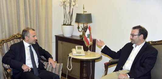 Le responsable américain David Schenker en compagnie du Ministre Libanais des AF Gébran Bassil. Crédit Photo: Dalati & Nohra