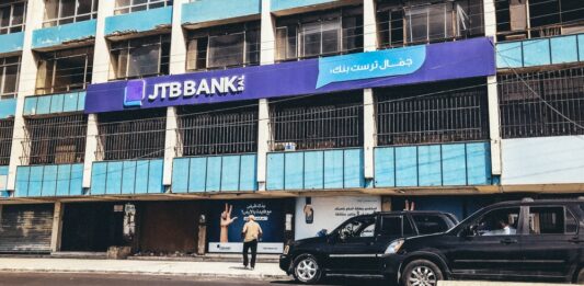 Une succursale de la Jamal Trust Bank, établissement nouvellement visé par des sanctions économiques. Crédit Photo: Francois el Bacha. Tous droits réservés.
