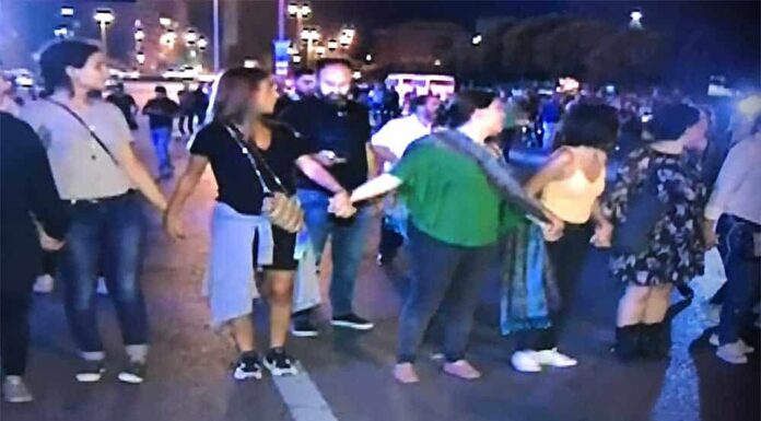 Capture d'écran de la chaine de télévision Al Jadeed montrant les manifestations au centre-ville de Beyrouth