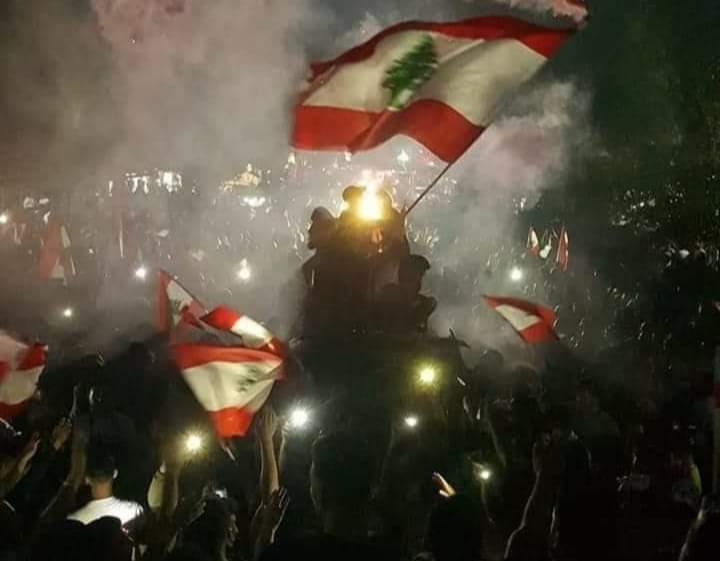 Le drapeau libanais à Nabatiyé, la Liberté guidant le peuple. ( Source Photo Facebook, DR)