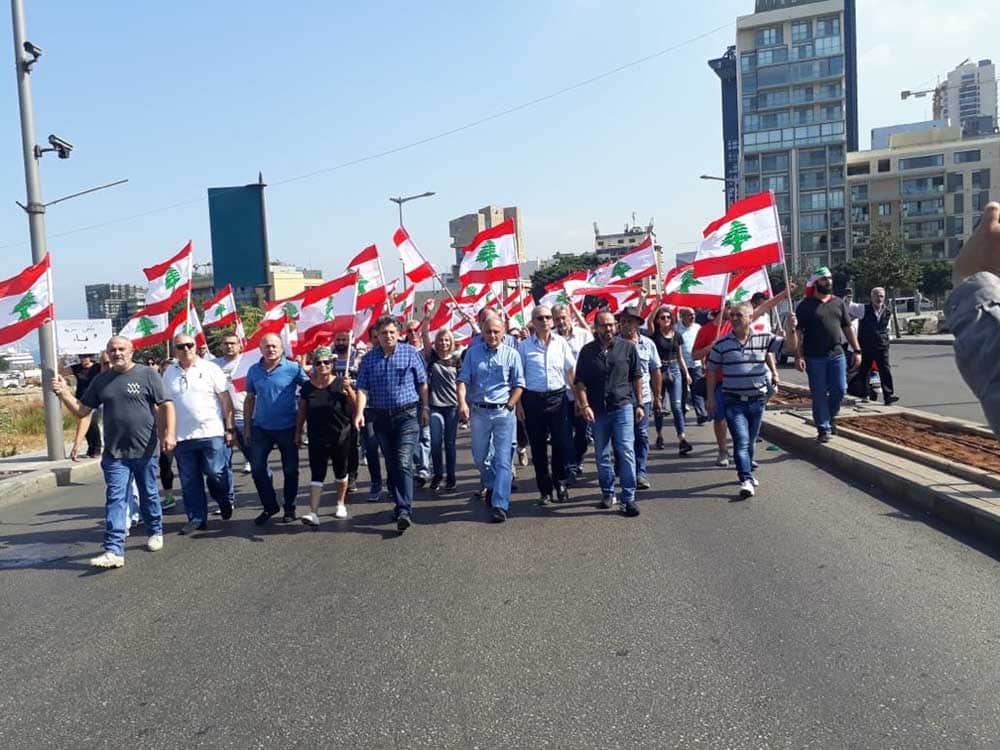 Une seule personnalité politique défile avec les manifestants