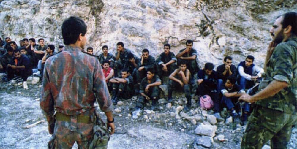 Des soldats Libanais du Général Aoun, prisonniers de l'Armée Syrien, le 13 octobre 1990.