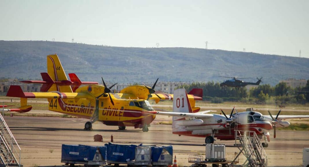 Un Canadair et un Tracker stationnés au Sud de la France en 2014. Crédit Photo: François el Bacha pour Libnanews.com. Tous droits réservés.