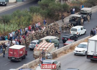 L'Armée Libanaise intervenant à Nahr el Kalb pour rouvrir l'axe de communication entre le Kesrouan et le Metn précédemment fermé. Crédit Photo: Libnanews.com. Tous droits réservés.