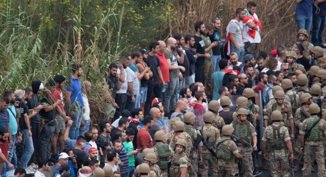 L'Armée Libanaise intervenant à Nahr el Kalb pour rouvrir l'axe de communication entre le Kesrouan et le Metn précédemment fermé. Crédit Photo: Libnanews.com. Tous droits réservés.