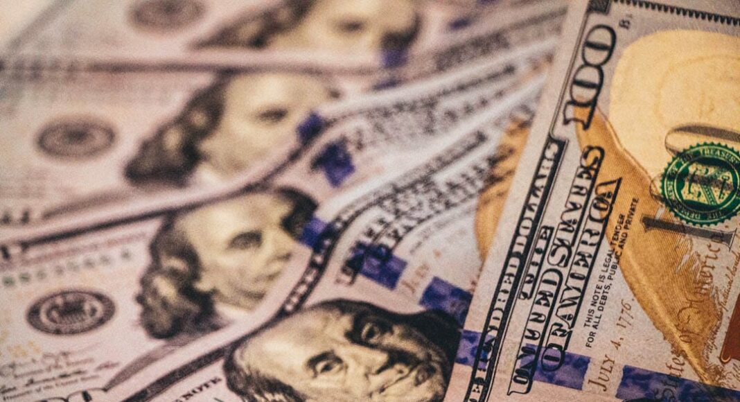 Des billets de 100 dollars. Crédit Photo: Libnanews.com