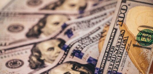 Des billets de 100 dollars. Crédit Photo: Libnanews.com