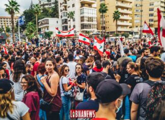 Liban: 3ème jour de manifestations avec des routes toujours fermées à la circulation, les manifestants de retour Place Riad el Solh 1989-2019 : 30 ANS DE SOLITUDE