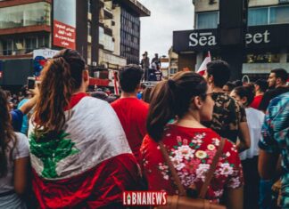Liban/Manifestations: Le point à 20h, Hariri consulte, des heurts à Tyr et les routes qui sont à nouveau fermées Liban/Manifestations: Le point à 20h, Hariri consulte, des heurts à Tyr et les routes qui sont à nouveau fermées