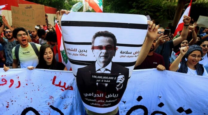 Photo credit the Lebanese newspaper Al Akhbar: “In Bas Riad the thief. Down with the reign of the Dollar ”. Banner of Lebanese demonstrators Thursday, October 24, 2019 scolding Riad Salameh, governor of the Bank of Lebanon. "Riad, the thief". Down with the reign of the Lebanese Central Bank and Lebanon will be reborn
