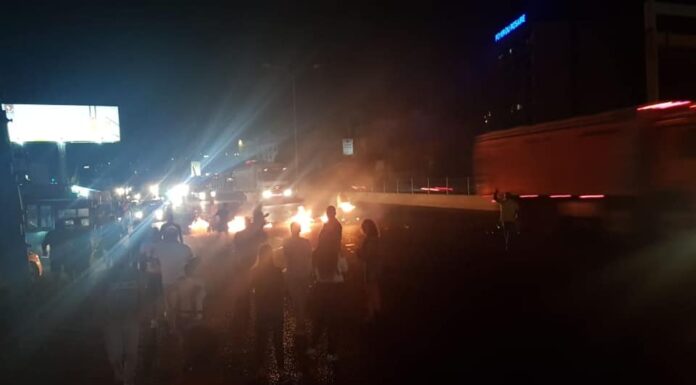 Routes bloquées en réaction au discours de Aoun : Ring, Jiyé, Nehmé, Nahr el Kaleb, Saida, Tripoli, Zahlé, Qab Elias, Abdé, Minié,
