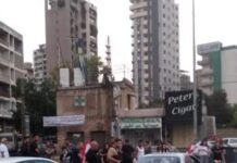 Des hommes en armes à Sin el Fil dans la banlieue de Beyrouth