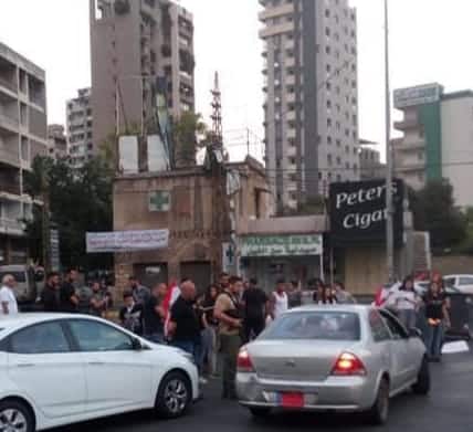 Des hommes en armes à Sin el Fil dans la banlieue de Beyrouth