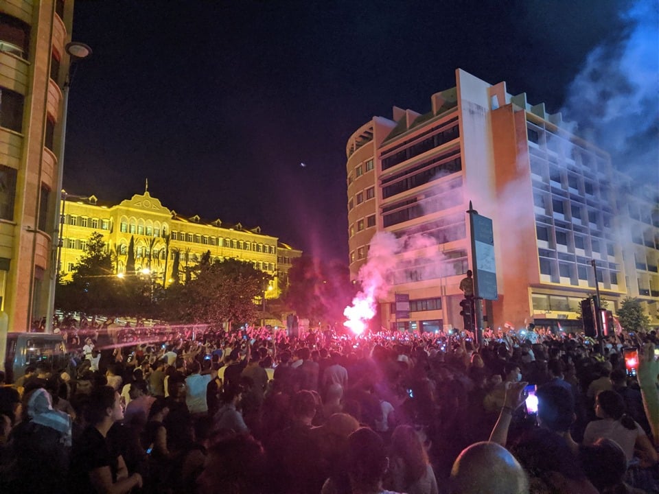 Liban et la révolution WhatsApp : Les manifestations se poursuivent, les routes principales sont bloquées