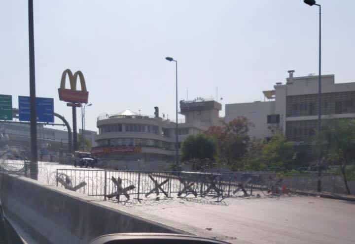 Liban : La route menant au palais présidentiel bloquée par des fils barbelés