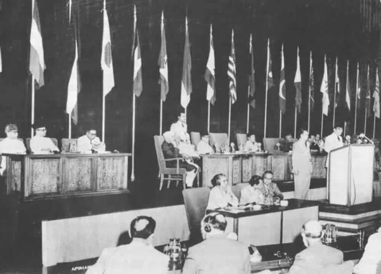 De Bandung au Printemps arabe ou le basculement des mondes.