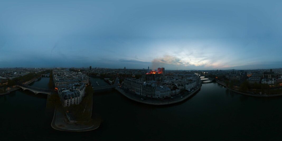 Notre Dame de Paris en flammes au drone