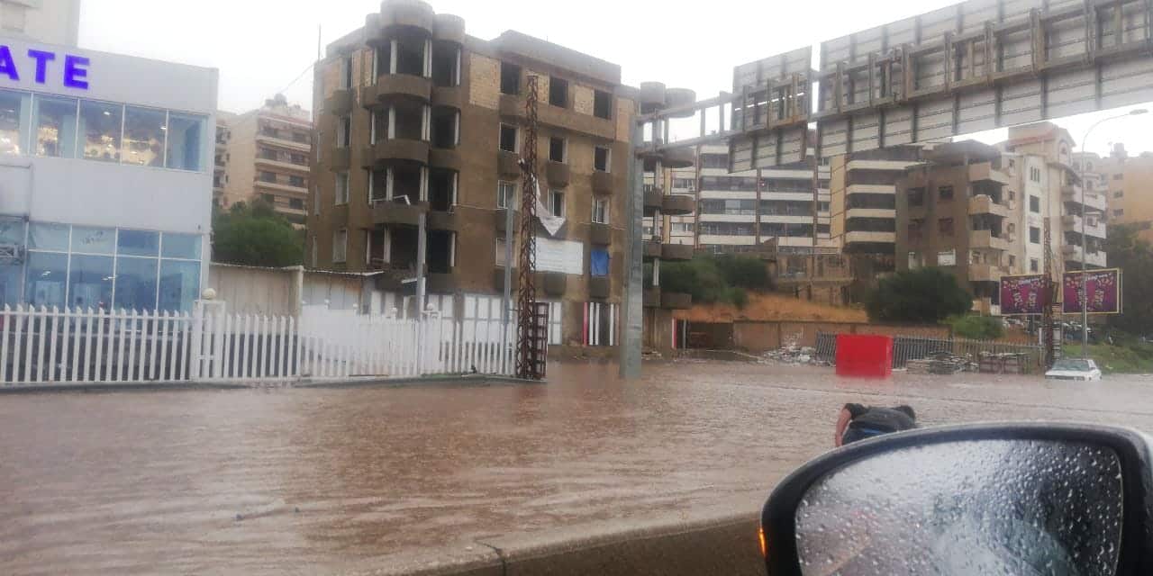 Embouteillages monstres au niveau de Damour Une enquête ouverte concernant les inondations de Naameh et de Khaldeh