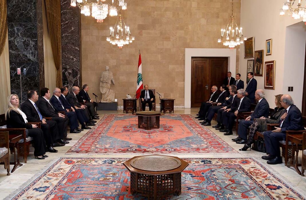 Début des consultations parlementaires marquées par le refus des députés sunnites à désigner un nouveau premier ministre