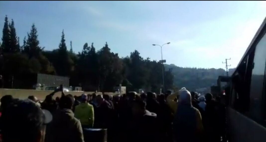 Liban/jour 67: Les bus des manifestants de Tripoli interceptés au niveau du barrage de Barbara