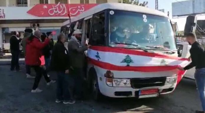Liban/Jour 52: Plusieurs marches contre le harcèlement sexuel et la violence à l'encontre des femme alors qu'un bus de la révolution parcourt le Pays