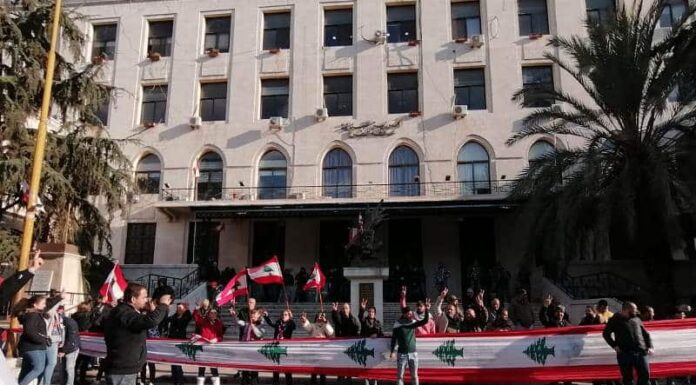 Liban/Jour 51: le Liban toujours en grève alors que des libanais dénoncent avoir été renvoyés de leurs emplois