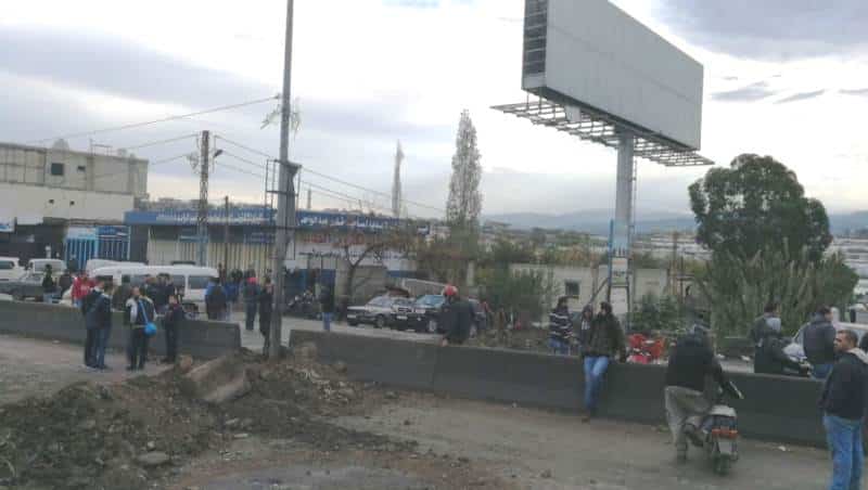 la principale route internationale Minya - Al-Abda, porte d'entrée de la région du Akkar, coupée à la circulation. Crédit Photo: NNA