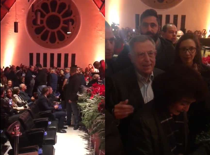 Hué à l’Assembly Hall de l’AUB, Fouad Siniora se retire de la salle (vidéo)