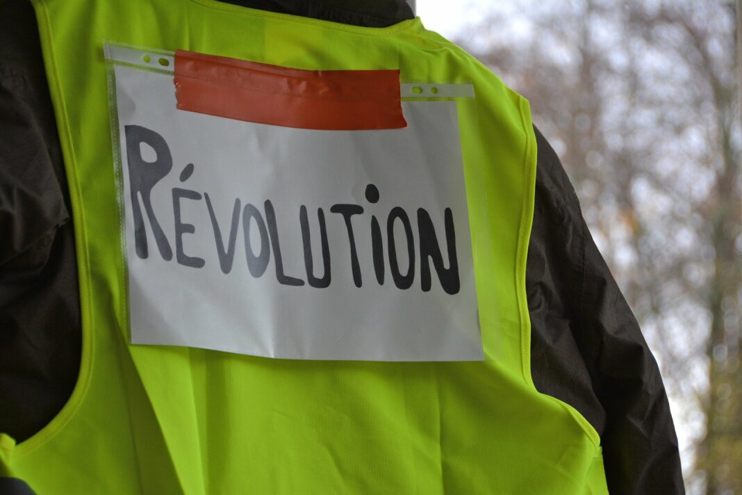 Quels outils technologiques utilisent les activistes des mouvements sociaux dans le monde ?