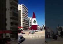 Liban/Tripoli: Le sapin de Noël détruit par les flammes remis à neuf