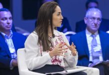 Les femmes peuvent être la clé du développement durable au Moyen-Orient et en Afrique du Nord Mary Nazzal-Batayneh, avocate et entrepreneure sociale libanaise, invitée du Forum économique mondial sur la région MENA organisé en Jordanie en avril 2019. World Economic Forum / Flickr, CC BY-SA