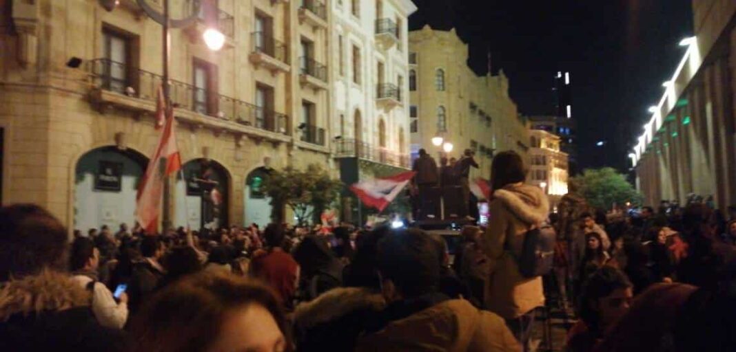 Plusieurs milliers de manifestants dans les rues de Beyrouth