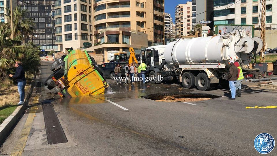 Effondrement d'une route en plein Beyrouth