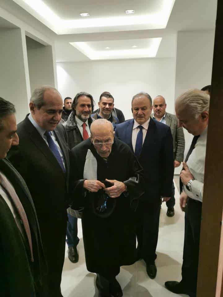 Melhem Khalaf et les avocats de Beyrouth boycottent le juge Sedqi pour avoir chassé un avocat de 86 ans du tribunal