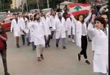 Les médecins manifestent aussi contre la crise économique