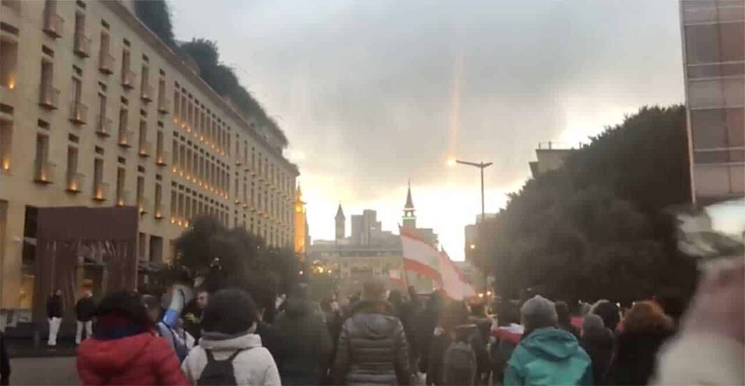 Liban/Jour 114: Plusieurs milliers de personnes défilent à Beyrouth contre le gouvernement Hassan Diab