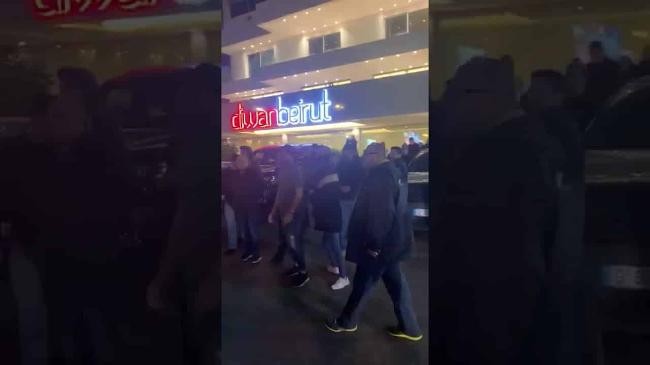 Bagarre entre partisans d'un député et manifestants