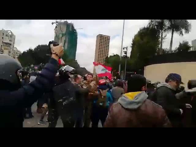 Altercations entre manifestants et forces de sécurité alors que le gouvernement Diab tente d'obtenir la confiance