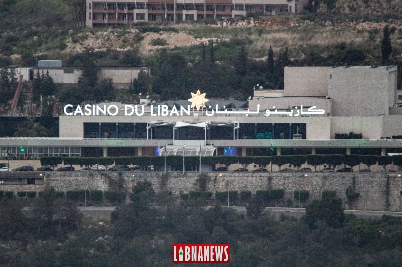 L’autoroute bloquée au niveau du Casino du Liban