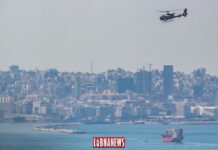 Un hélicoptère de l'Armée Libanaise au dessus de Beyrouth appelant la population à se confiner. Crédit Photo: Francois el Bacha pour Libnanews.com. Tous droits réservés.