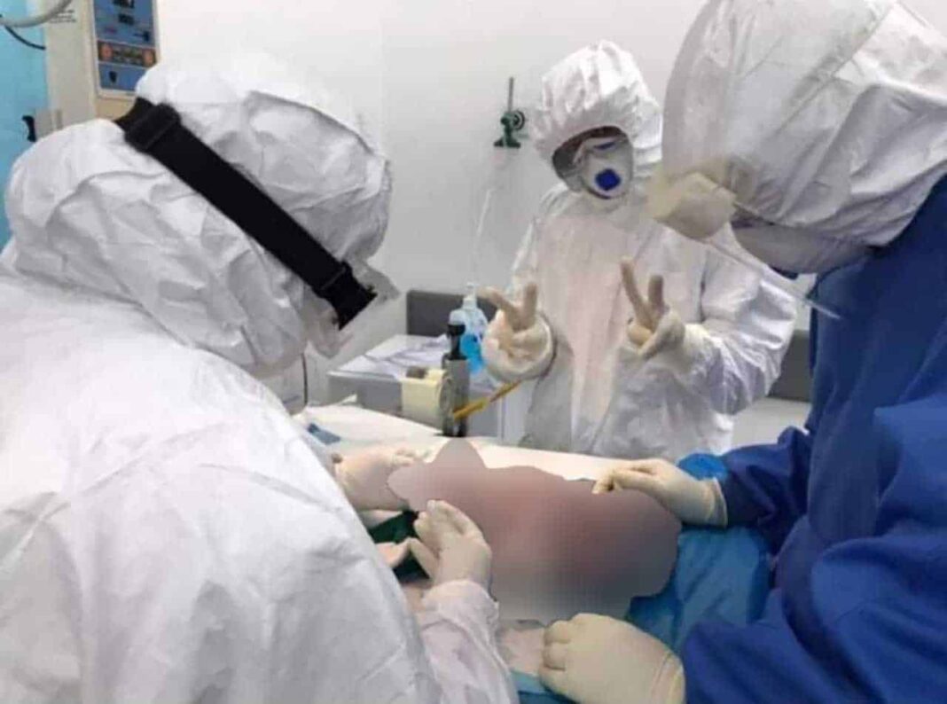 Une première au Liban: Une naissance au service Coronavirus de l'hôpital universitaire Rafic Hariri