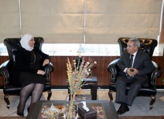 Ramzi Moucharafieh et son homologue syrienne Rima el Qadri. Crédit Photo: NNA